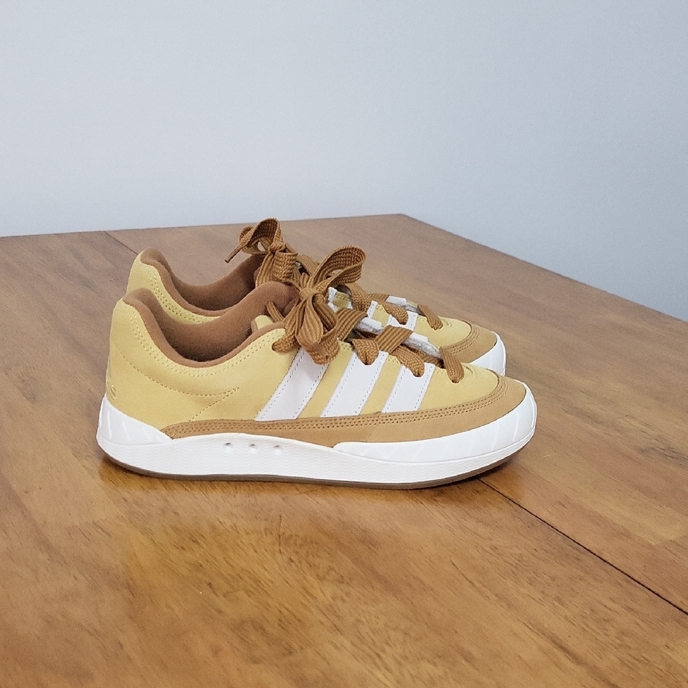 Adidas Tan and White Sneakers sz 9 NWOT